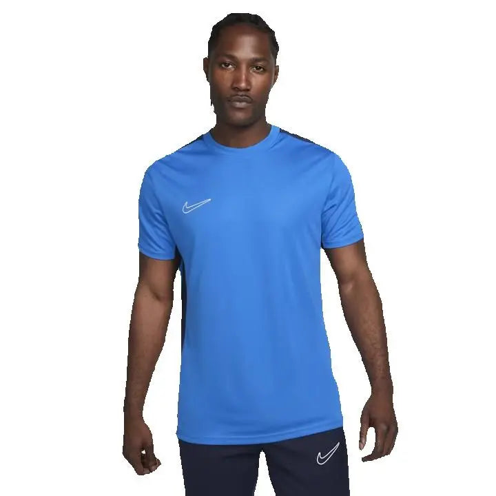 Nike Men's Training T-Shirt with Dri-FIT Technology, Regular Fit, 100% Polyester, Short Sleeve, Advanced Breathability, and Strategic Mesh Panels for Enhanced Airflow, Ideal for Gym, Football, or Padel.